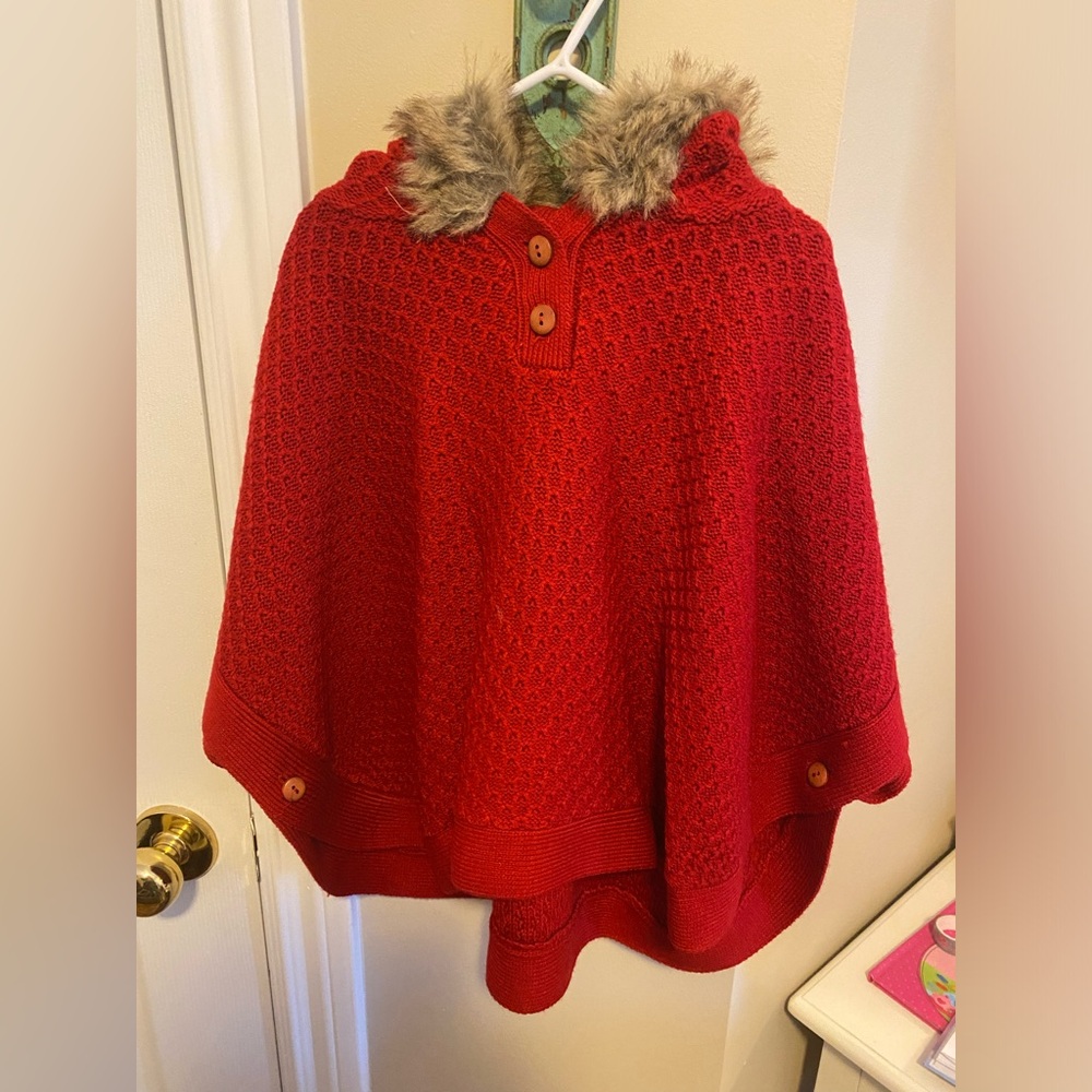 Girl’s cable knit hooded poncho